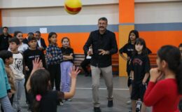Hakkari – Vali / Belediye Başkan Vekilimiz Çelik, Hakkari Yüksekova Gençlik Merkezini ziyaret etti